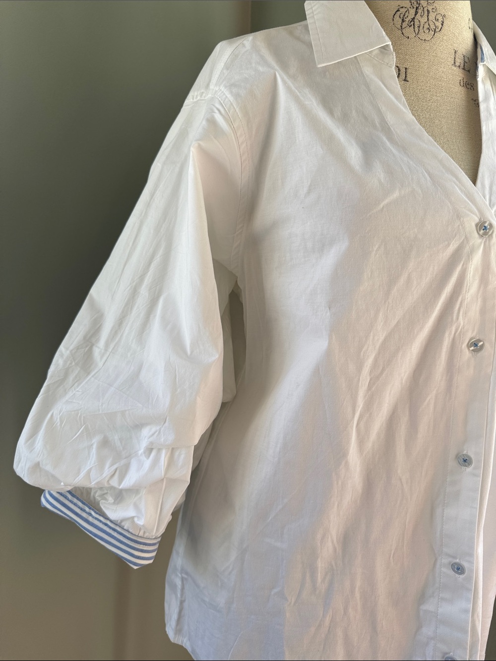 Tizzie white cotton button down v-neck balloon sleeved shirt EUC size XL - Picture 2 of 7